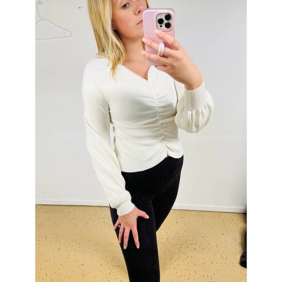 Versona Ivory Sweater - Picture 2 of 5